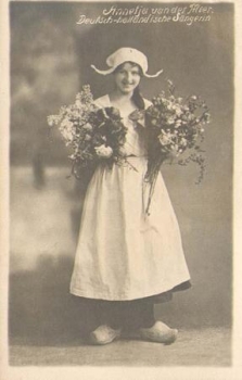 van der Meer Annetja German-Dutch singer 1920 ​Autograph on the back