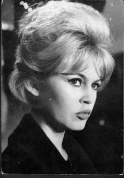 Bardot Brigitte autograph card 557