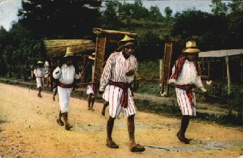 Guatemala men go to the market Mercado o 10/5/1939