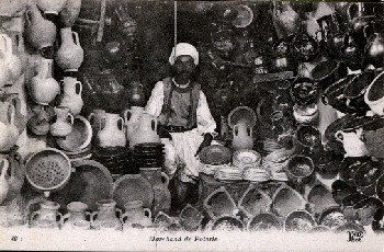 Pottery shop Arab seller * ca. 1910