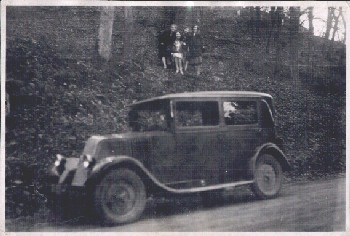 Auto Familienausflug in Wald * ca. 1930