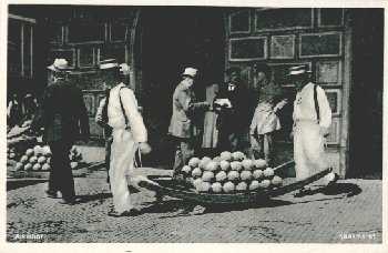 Alkmaar, Kaasmarkt, cheese market, cheese carrier, * approx. 1950