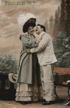 Man gives woman kiss his cute mouse, o 23.3.1909