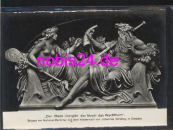 65385 Niederwald Gruppe am Denkmal *ca.1960
