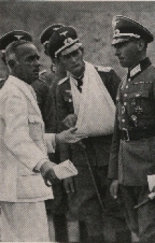 Olympic Games 1936 First Lieutenant Freiherr von Wangenheim before his ride with a tied arm in the jumping competition of the eventing competition, collective picture, no AK