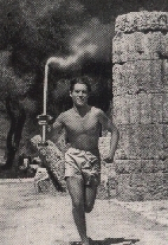 Olympic Games 1936 Konstantin Kondyllis with the Olympic torch collective picture, no postcard