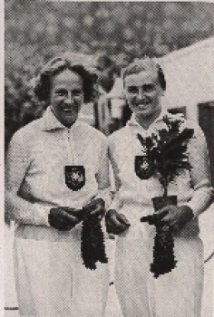 Olympic Games 1936 Gisela Mauermayer and Paula Mollenhauer, discus throwers collective picture, no AK,