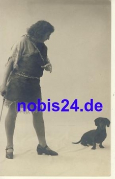 Dackel und Frauchen *ca.1930