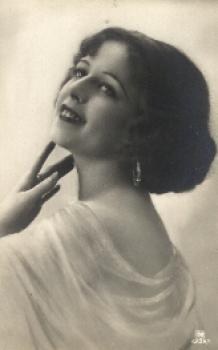Women's head hair fashion series card no. 6829-1 * ca. 1940