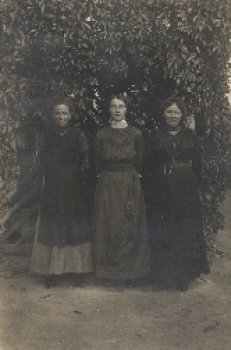 Drei Frauen Echtfoto o 19.10.1915