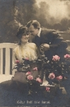 Loving couple with roses * ca. 1920