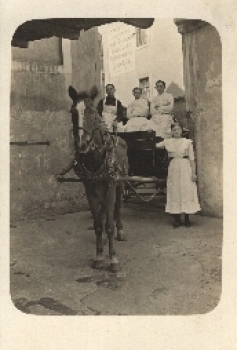 Horse-drawn carriage real photo * ca. 1930