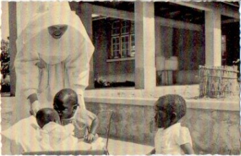 Belgian Congo nun with children *approx. 1930