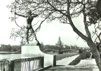 Dresden Neustadt bank of the Elbe with the archer * around 1970