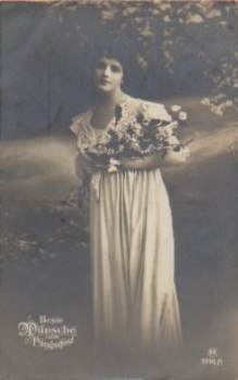 Frau mit Blumen, Serienkarte, Nr. 5775/1 gebr. ca. 1920