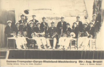 Ladies trumpet corps, wind orchestra, real photo * approx. 1930