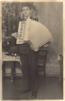 Accordion player, real photo no AK. * approx. 1920