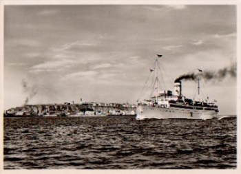 Hochseeschiff "Cobra" vor Helgoland, Leuchtturm * ca. 1960