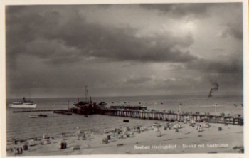 17424 Heringsdorf Beach with pier *approx. 1940