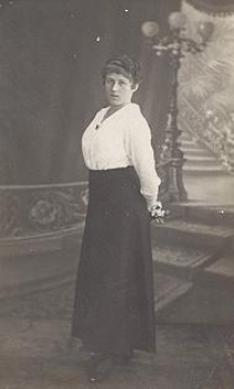 Dame Echtfotokarte * ca. 1915
