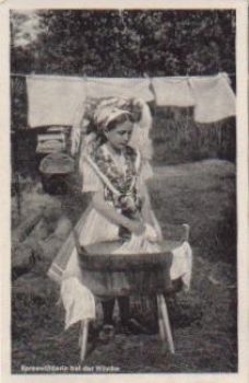 Spreewald costumes Spreewald women washing clothes * around 1940