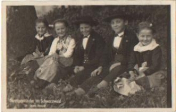 Sunday children in the Black Forest Trachten gebr. circa 1930