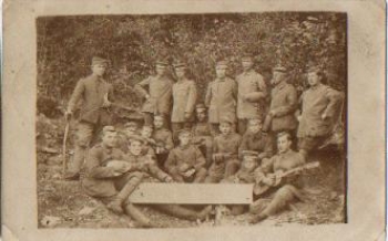 German soldiers WW1. Group photo in the field with a guitar o 14.8.1918 Field Post Infantry Regiment No. 418