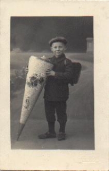 Schule Schulanfang Junge mit Tüte Echtfoto *ca. 1930