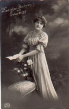 Woman with flowers serial card 8695/2 o 22.4.1919