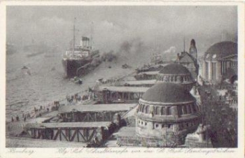 St. Pauli Hamburg express steamer in front of Landungsbrücken * around 1930