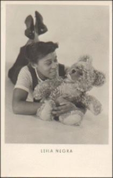 Leila Negar mit Teddybär * ca. 1950