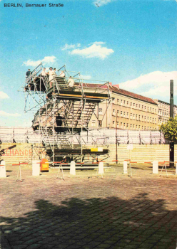 Berlin Wall, Bernauer Strasse – vintage postcard, c. 1970