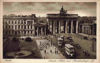 Berlin, Pariser Platz with the Brandenburg Gate,  * um 1930