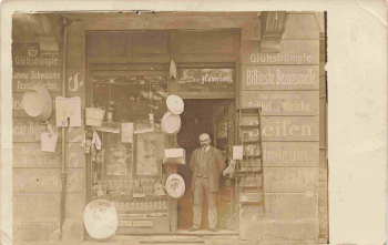 Retail shop in Charlottenburg, Berlin – Otto Haberland: incandescent mantles, brushes, kerosene, and household goods, c. 1912