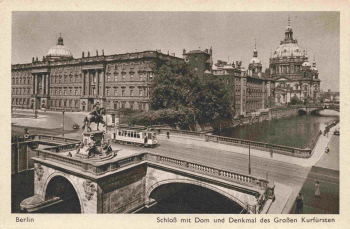 Berlin – Palace with Cathedral and Monument to the Great Elector * c. 1930