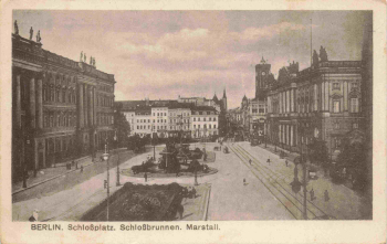 Berlin, Schlossplatz, palace fountain (Schloßbrunnen), and royal stables (Marstall) – vintage postcard, c. 1925