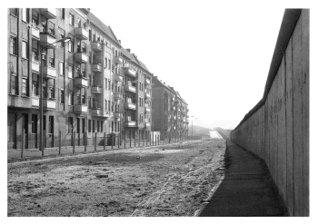 Berlin Wall in Prenzlauer Berg, 1990 – vintage postcard