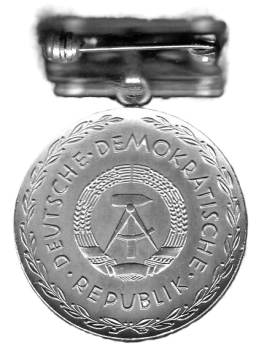 DDR Pestalozzi-Medaille für treue Dienste in Silber 1956-1989