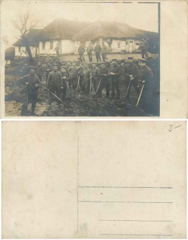 German soldiers in uniform with shovels WW I around 1916