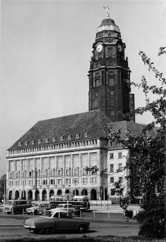 Dresden Kreuzstrasse Rathaus mit Wartburg W312 Cabrio Grossfoto um 1970