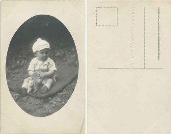 Kind mit Plüschhasen * ca. 1930