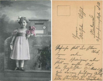 children in front of mailbox circa 1920