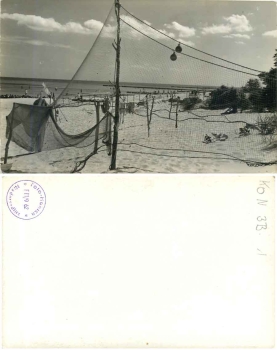 17459 Koelpinsee Usedom beach with fishing nets printer's copy around 1958 Hanich