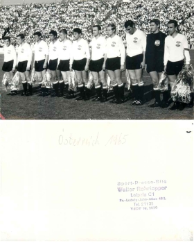 Österreich Fußballnationalmannschaft Grossfoto 11 x 18 cm 1965 Sport-Bild Vertrieb Walter Rohrlapper Leipzig