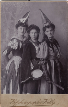 Plauen, Vogtland – Cabinet photograph by Court Photographer Kolby, c. 1895