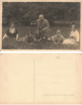 Papagei im Käfig mit Familie Echtfoto * ca. 1930