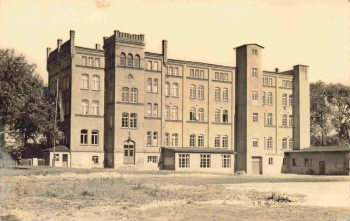 Poessneck, Thuringia VEB Heinz Kapelle Training Complex – Apprentice Dormitory, c. 1957