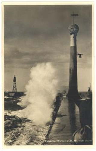 Warnemünde Mole mit Leuchtturm, * ca. 1920