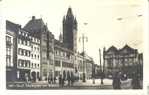 Basel market square with town hall * approx. 1930