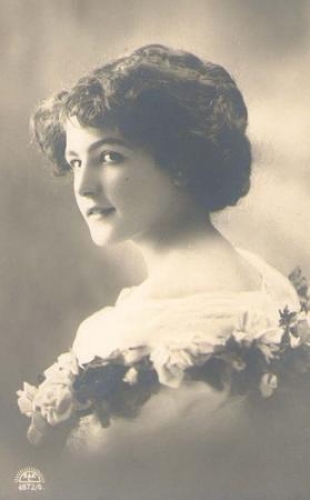 hair fashion Woman's head series card no. 4872/6, * around 1910